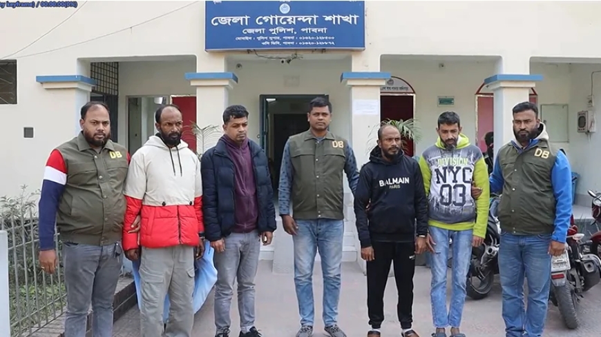 পাবনায় তিন পিস্তল ৬০ রাউন্ড গুলিসহ চারজন আটক