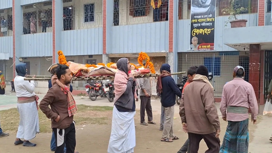 উল্লাপাড়ায় সৎকারে বাধার অভিযোগে মরদেহ নিয়ে বিক্ষোভ