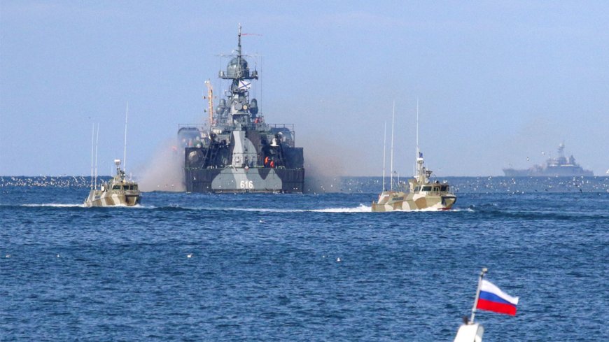 মার্কিন তৎপরতার মুখে তেলবাহী ট্যাঙ্কার পাহারায় রুশ নৌবাহিনী