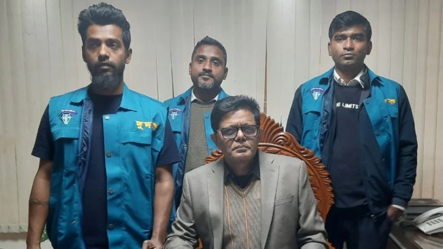 ঘুষের টাকাসহ ফেঁসে গেলেন যশোর জেলা শিক্ষা অফিসার