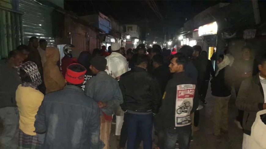 বিয়ে বাড়িতে গান বাজানো নিয়ে দুই পক্ষের সংঘর্ষ, ভাঙচুর