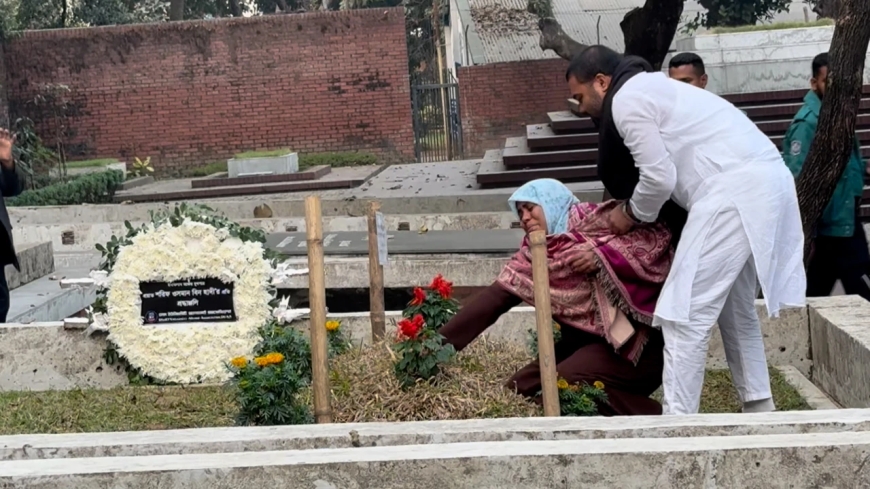 ওসমান হাদির কবর জিয়ারত করলো পরিবার