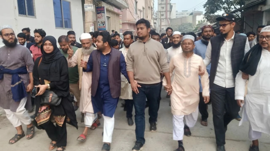 গণভোটে ‘হ্যাঁ’ ভোটের পক্ষে নারায়ণগঞ্জে হাসনাত আব্দুল্লাহর গণসংযোগ