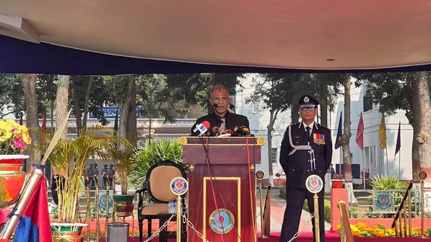 লুট হওয়া অস্ত্র হয়তো খাল-বিলে ফেলছে, তাই উদ্ধার হচ্ছে না : স্বরাষ্ট্র উপদেষ্টা