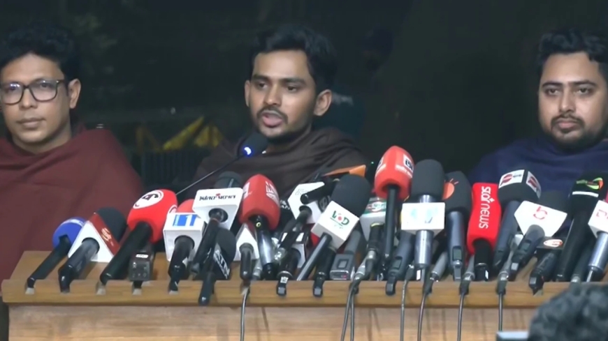 তারেক রহমানকে সবার আগে শোকজ করা উচিত : আসিফ মাহমুদ