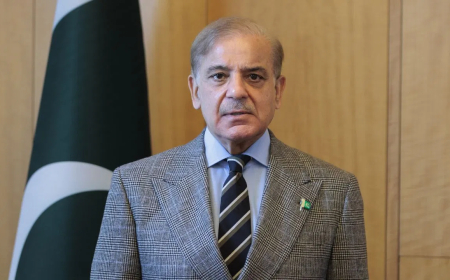 খেলাধুলার মাঠে রাজনীতি থাকা উচিত নয়, বাংলাদেশের পাশে দাঁড়ানো উচিত : পাকিস্তান প্রধানমন্ত্রী