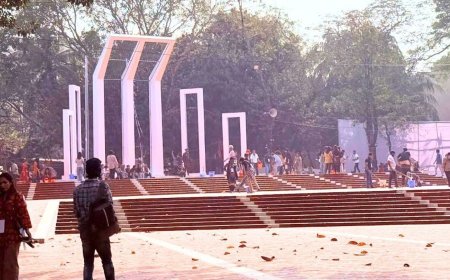 রং-তুলির ছোঁয়ায় প্রস্তুতির শেষ পর্যায়ে শহীদ মিনার প্রাঙ্গণ