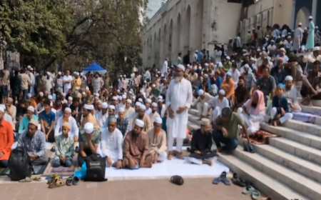 রমজানের প্রথম জুমায় বায়তুল মোকাররমে মুসল্লিদের ভিড়