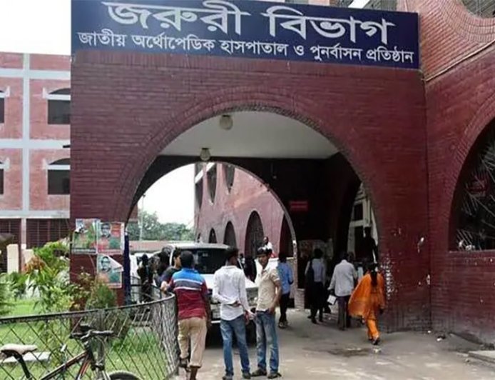 রাজধানীতে দুর্বৃত্তদের চাপাতির আঘাতে যুবদল নেতা আহত