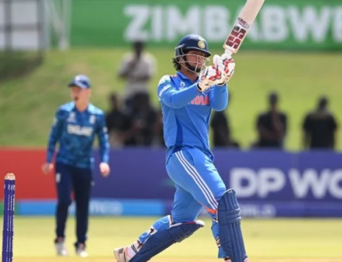 ৫৫ বলে সেঞ্চুরি, ১৫ চার ও ১৫ ছক্কায় ৮০ বলে ১৭৫ রান, রেকর্ডবুকে তোলপাড়