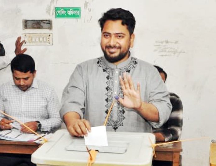 ঢাকা–১১ আসনে ২ হাজার ভোটের ব্যবধানে জিতলেন এনসিপির নাহিদ ইসলাম