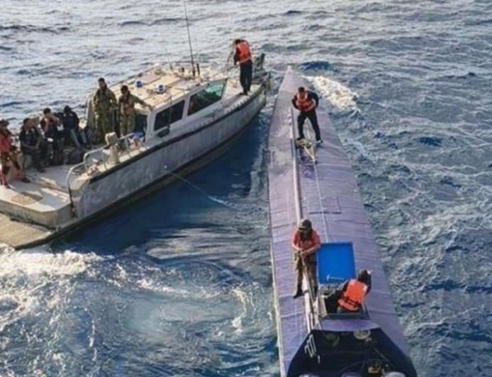 মেক্সিকো উপকূলে ৪ হাজার কেজি কোকেন নিয়ে সাবমেরিন আটক