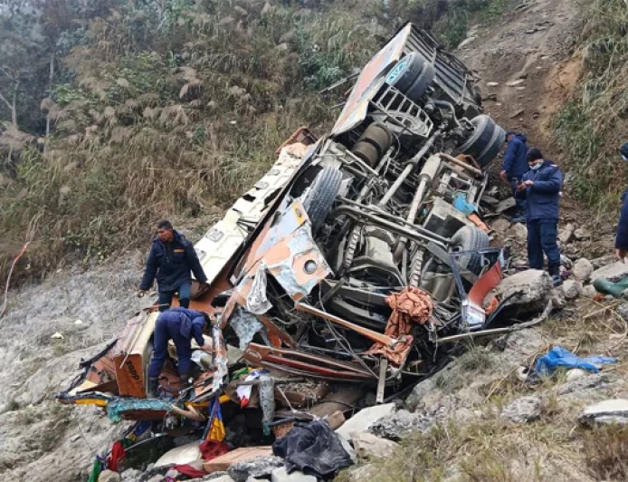 নেপালে পর্যটকবাহী বাস নদীতে পড়ে নিহত ১৯