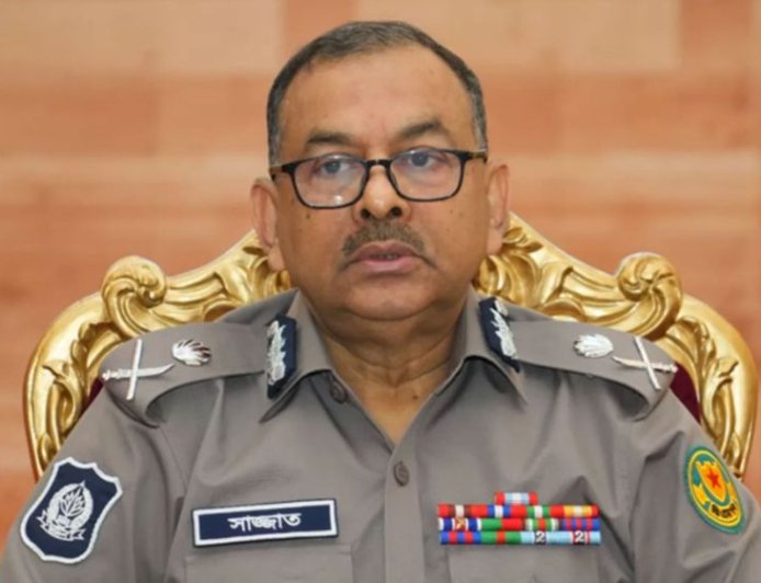 পদত্যাগ করলেন ডিএমপি কমিশনার সাজ্জাত আলী