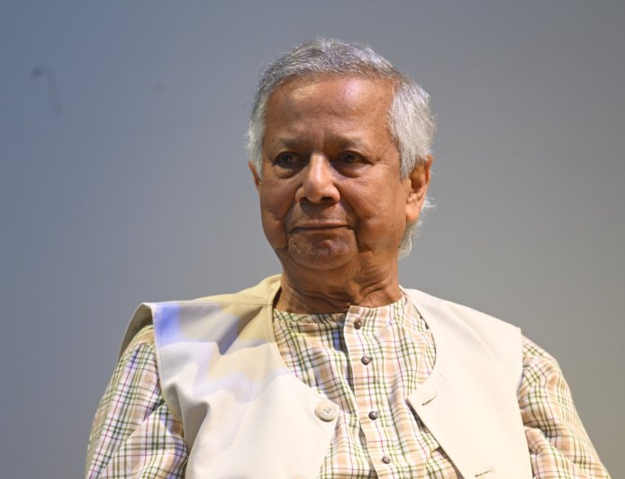 ৪ অপরাধে ড. ইউনূসের বিরুদ্ধে মামলা করার ঘোষণা ঢাবি শিক্ষকের