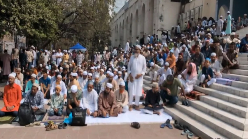 রমজানের প্রথম জুমায় বায়তুল মোকাররমে মুসল্লিদের ভিড়