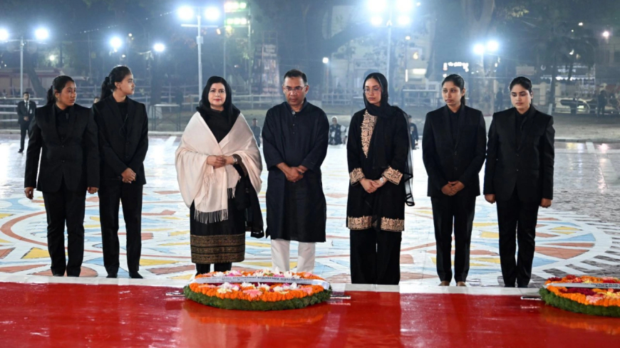 স্ত্রী ও কন্যাকে নিয়ে ভাষা শহীদদের প্রতি শ্রদ্ধা জানালেন প্রধানমন্ত্রী